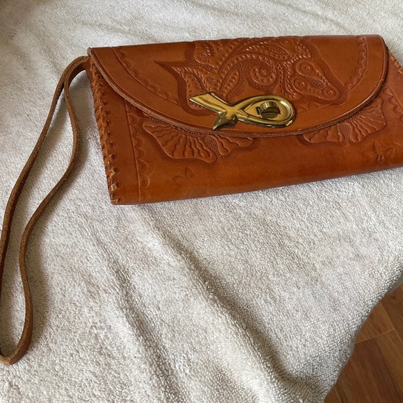 VINTAGE LEATHER  WRISTLET - Picture 1 of 8